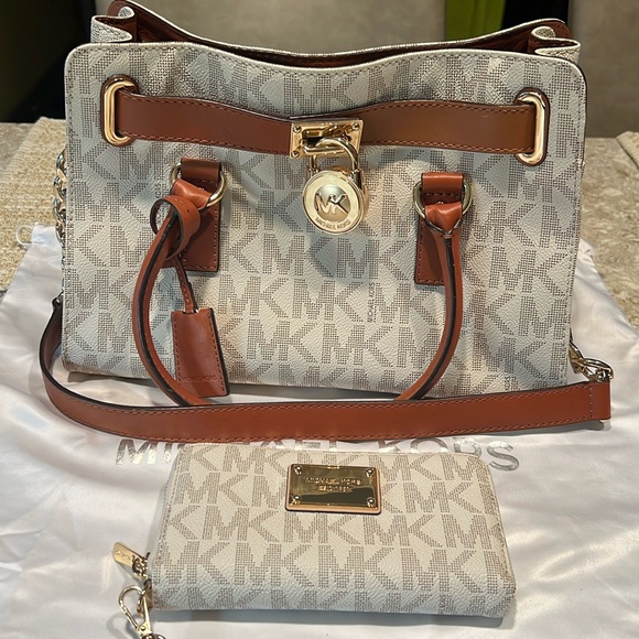 Michael Kors MK design beige handbag and matching shoes wallet - Picture 1 of 14